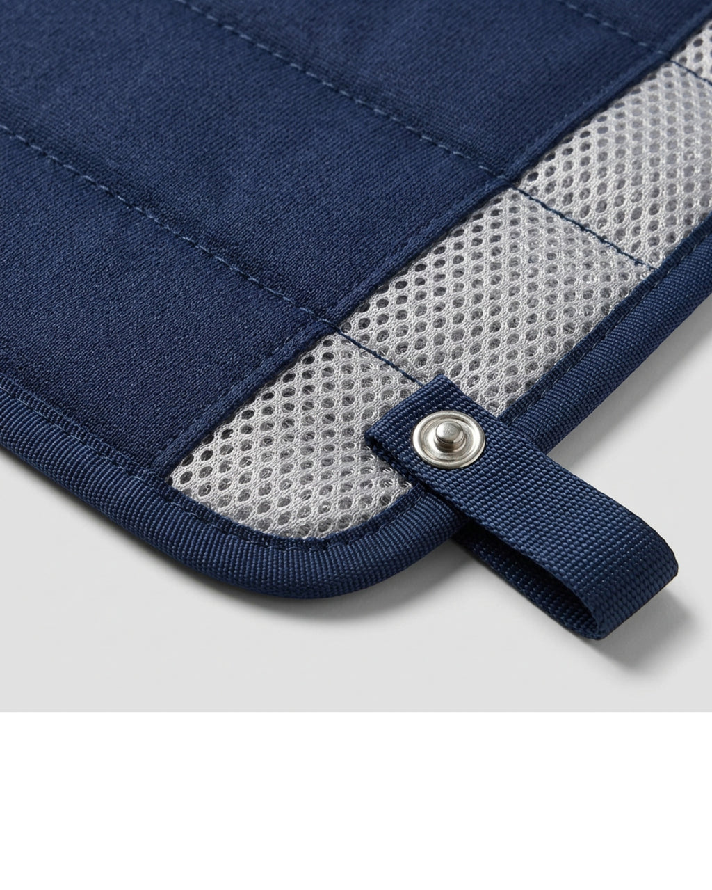 Lonby Double-Layer Mesh-Backed Training Towel 72 x 34 cm Navy Silver - Detail view